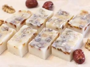 美味的红枣核桃糯米糕就制作完成了。
