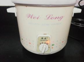 炖锅开高档位，炖至4-5小时，中间翻面几次