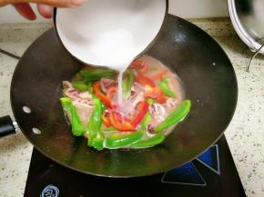 调少许水淀粉勾芡