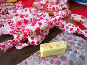 最后可用喜欢的糖纸包起来。