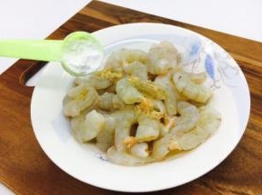 放1勺淀粉。