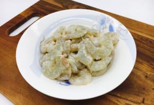 把它们抓匀，腌制5分钟。