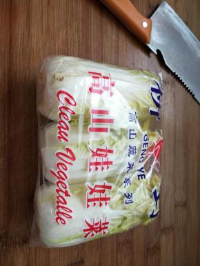 娃娃菜两棵清洗一下