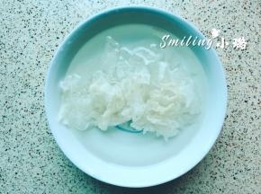 半朵银耳温水泡发