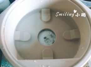 电炖锅加水至最高水位刻度线