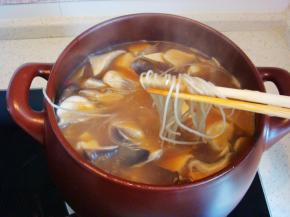 也可以加入适量的红薯粉条。