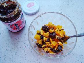 加入香辣香菇酱搅拌均匀。