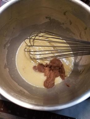 然后加入自己制作的栗子泥，继续搅匀。