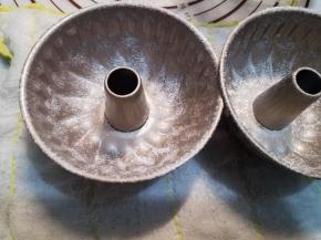 再在表面轻轻的筛一层面粉。