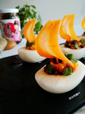 撒上青蒜叶点缀下即可。