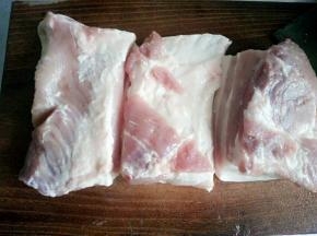 猪肉先切块