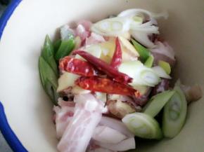 干辣椒，喜欢辣味重的可以把辣椒掰开