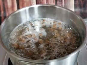 大火烧开，转中小火煮20分钟，途中需要搅拌几次，避免糊锅。