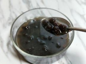 15分钟后捞出过凉白开水中浸泡即可。