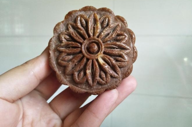 巧克力莲蓉蛋黄月饼