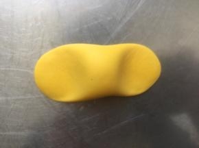 用手压一下两端