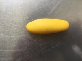 元宝，面团19克一个，揉成椭圆