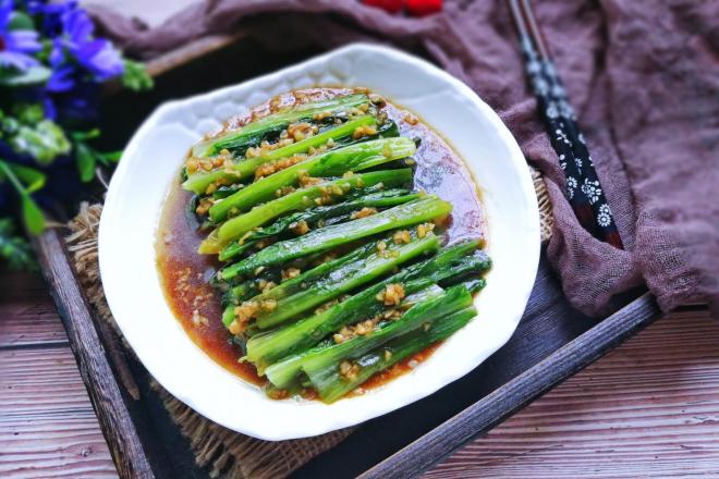 家常白灼油麦菜