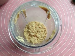 放入料理机搅打均匀细腻