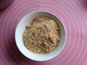 杏仁粉和细砂糖混合