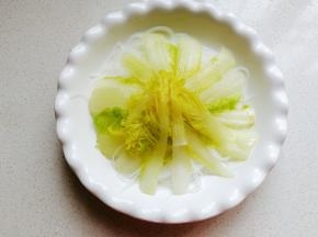 如图一片片摆上娃娃菜