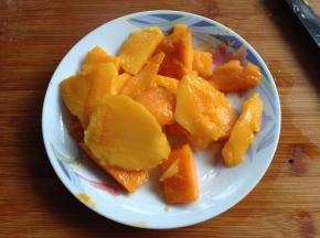 芒果去皮切块