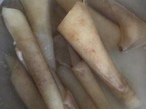 都处理干净了，再放入沸水中煮一下捞出