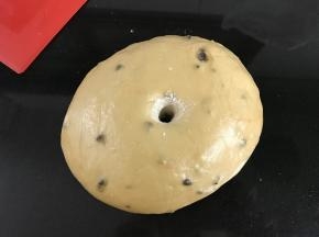 放温暖处进行基础发酵。