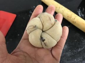 和另一头捏紧。