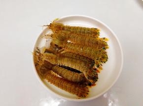 皮皮虾洗净