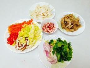 其他料切好备用。