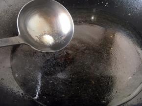 放入少许的盐。