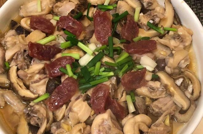 香肠冬菇蒸鸡