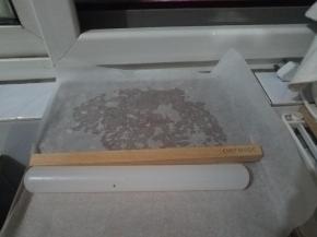 然后放置阴凉处放凉，着急可冷藏一会，但是一定注意不能过久。