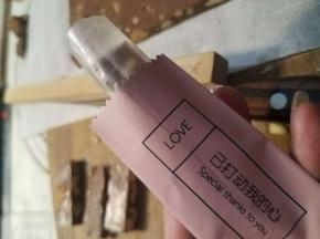 最后选择自己喜欢糖袋装好塑封。