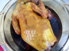 调最小火，加盖焖煮20-30分钟，中间要翻面几次