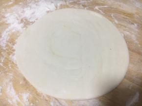 然后擀开，薄厚可随个人喜欢。