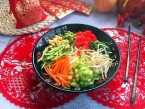 放入适量的菜码。