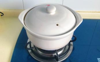 盖上盖子小火继续炖半小时左右