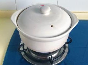 盖上盖子小火继续炖半小时左右