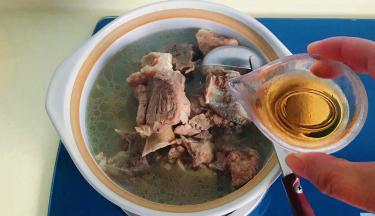 加入适量的料酒