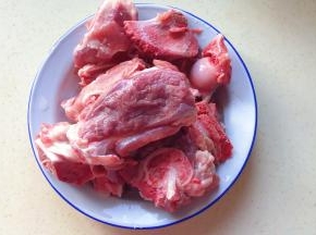 筒骨洗净