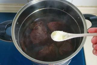 煮烂后加入少许鸡精提鲜