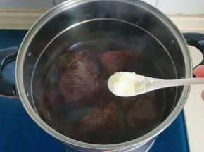煮烂后加入少许鸡精提鲜