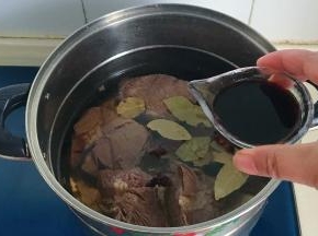 倒入生抽