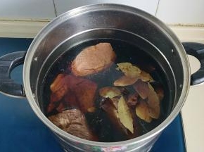 大火煮开转中小火慢慢炖煮一个小时以上