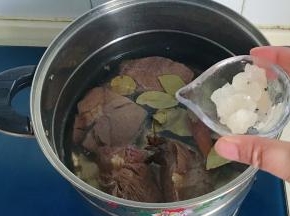 放入冰糖
