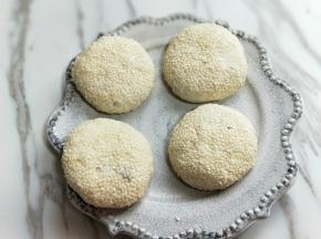 依次包完的肉馅饼。