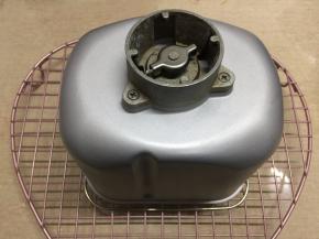 倒扣在网架上晾凉