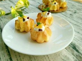 再放上水果就可以了。